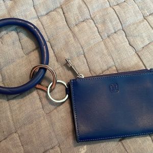 Oventure wristlet and O-ring